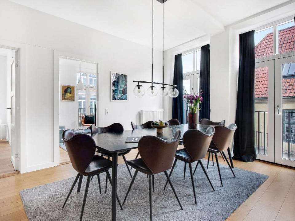Gorgeous and Bright Centrally Located Four-bedroom Apartment Apartment in Copenhagen