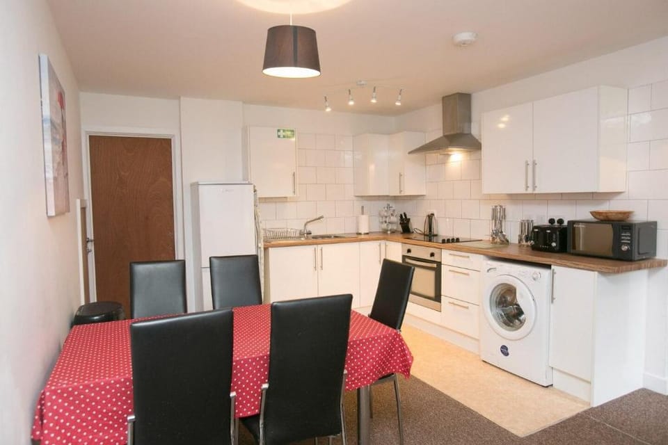 interconnecting doors 2 houses . BBQ. Pet Friendly Vacation rental in Wool