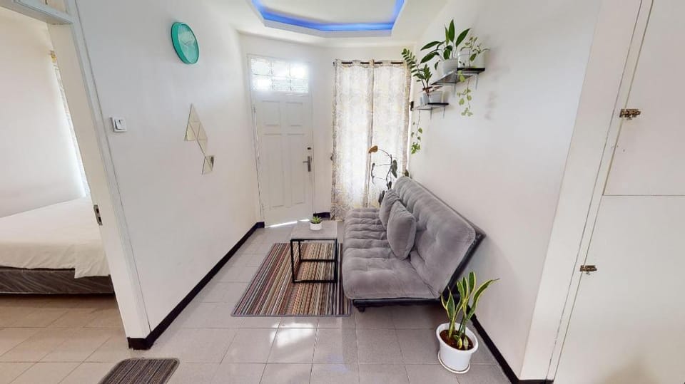 Metro Jungle House (3 menit dari pusat kota Batu) Villa in Batu