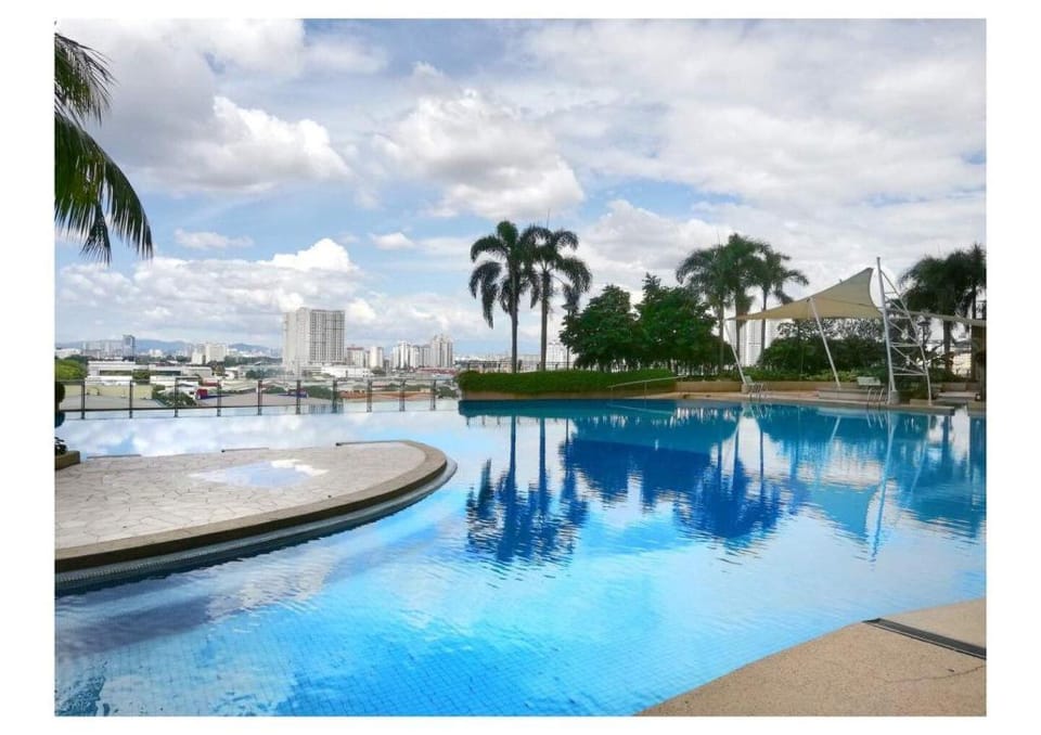 Subang City 8-9 pax l Walk Summit l 5-Min Sunway Apartment in Subang Jaya