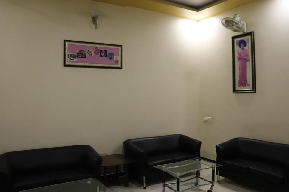 Hotel The Royal Dattani Apartment in Gujarat