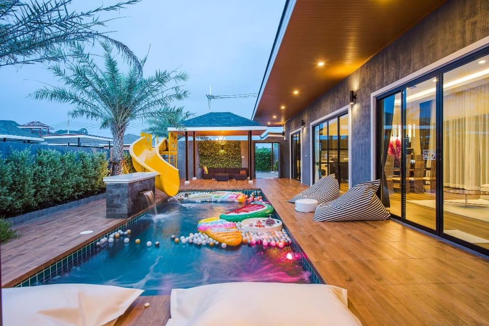 Orange Pool Villa บ้านพักตากอากาศส่วนตัว ชะอำ Villa in Thailand
