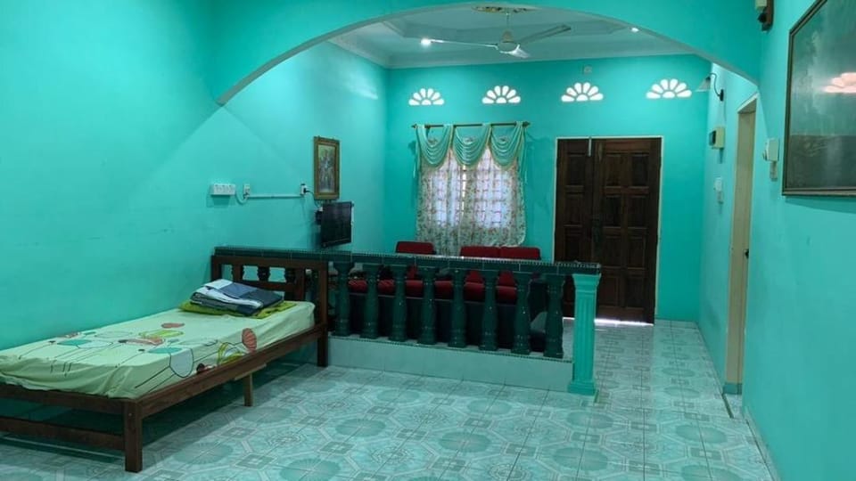 Homestay Semi-D CikMan (The Half's House) Vacation rental in Perak