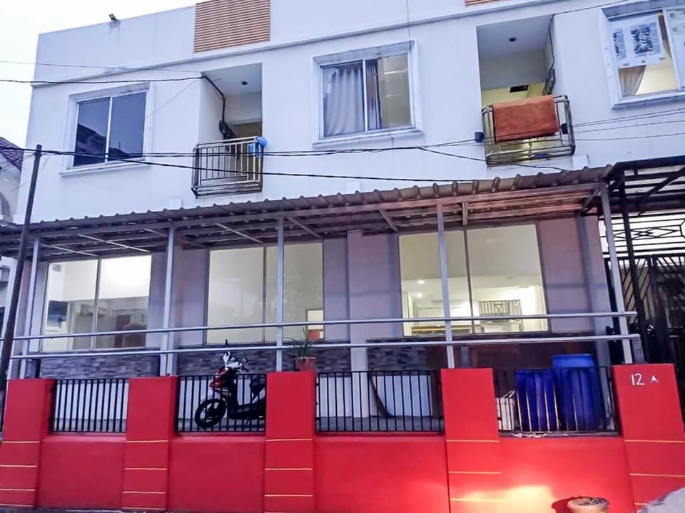 Agnes Residence near Blok M Mitra RedDoorz Hotel in South Jakarta City
