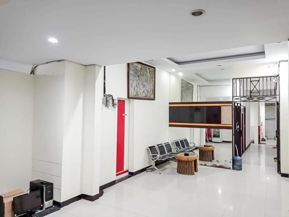 Agnes Residence near Blok M Mitra RedDoorz Hotel in South Jakarta City