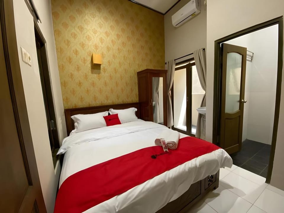 RedDoorz near Mojokerto Train Station Hotel in East Java