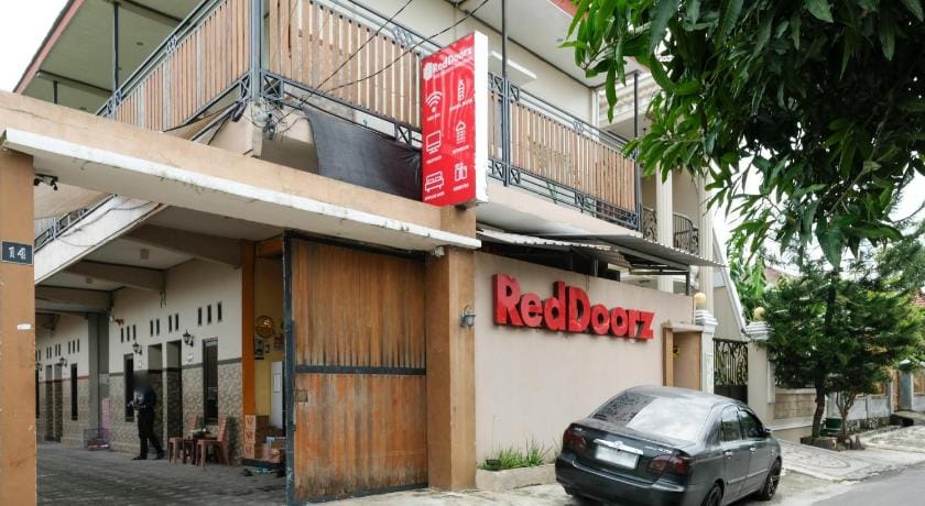 RedDoorz near Mojokerto Train Station Hotel in East Java