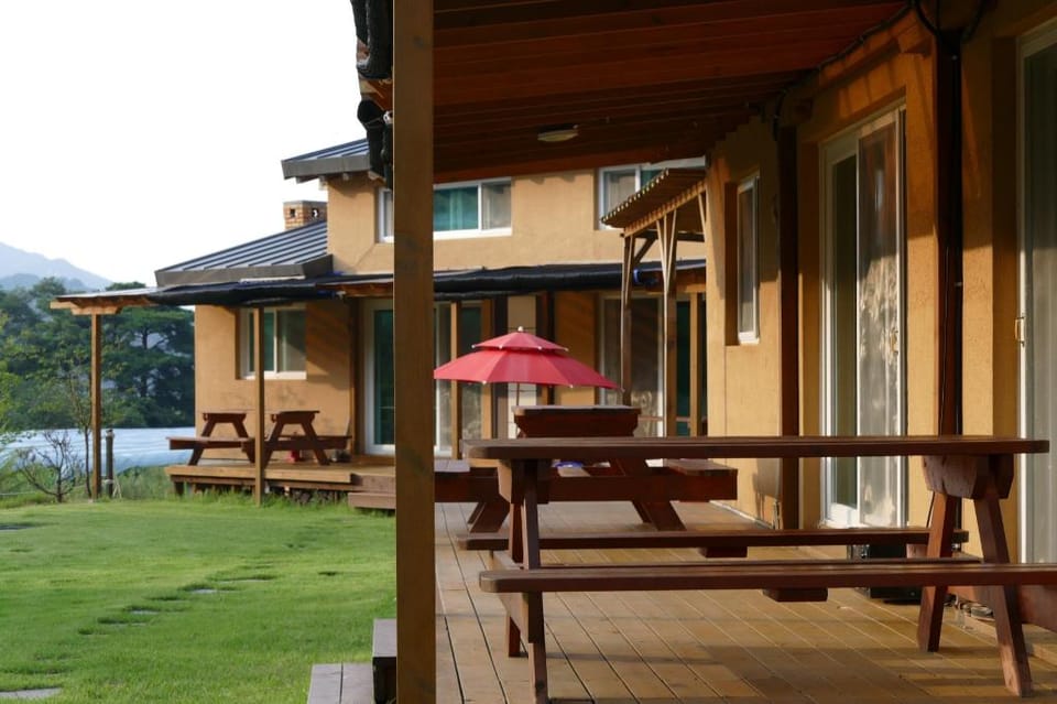 sangju yeoyurounhwangtojib pensyeon Bed and Breakfast in South Korea