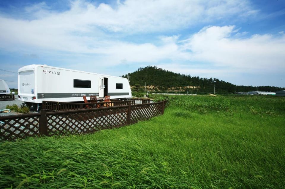 sinan ceonilyeomhilringkaempeu karaban Bed and Breakfast in South Korea