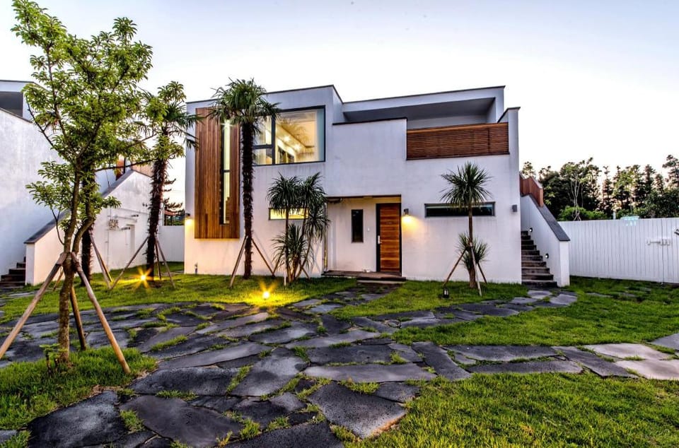 seogwipo seumateupulbilra Bed and Breakfast in South Korea