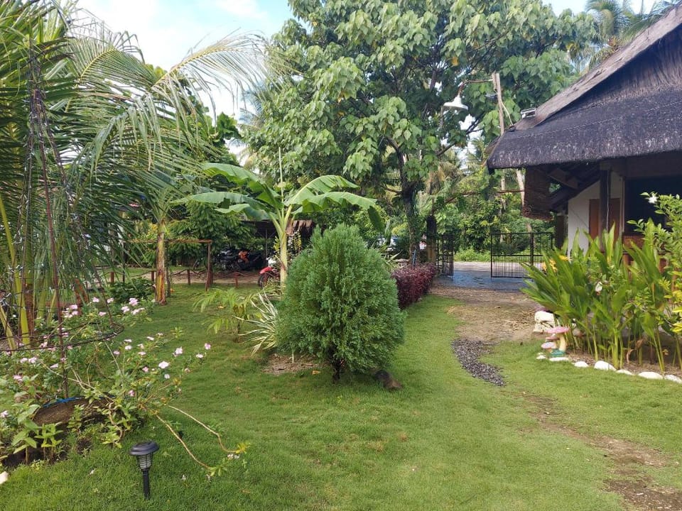 Gardenview Room 9 Apartment in General Luna