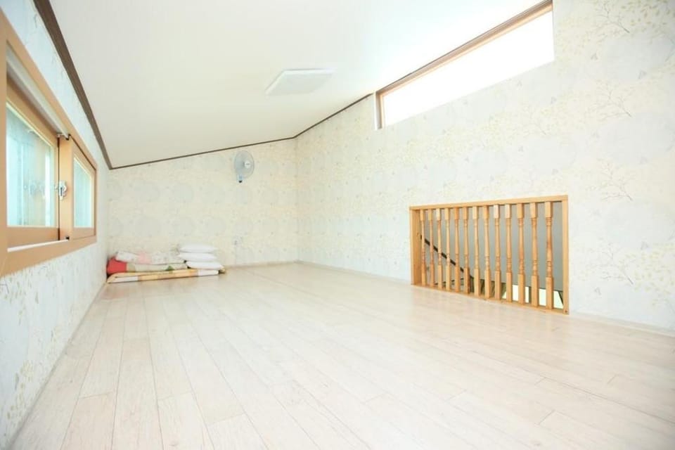 Suncheonman Barameui Undeok House Bed and Breakfast in South Korea