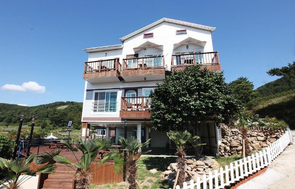 Geojae Moraesoop Pension Bed and Breakfast in South Korea