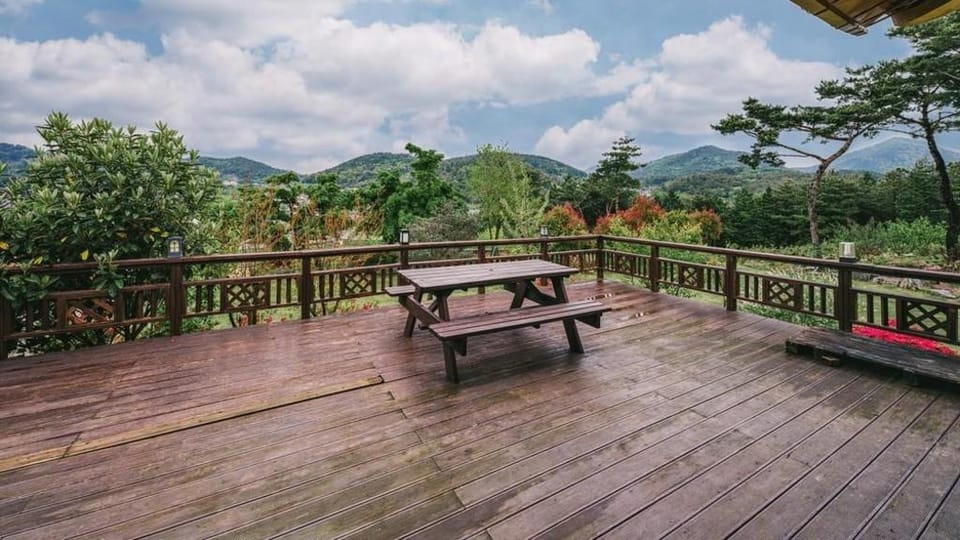 Yeosu Hanulchaeok Pension Apartment in South Korea