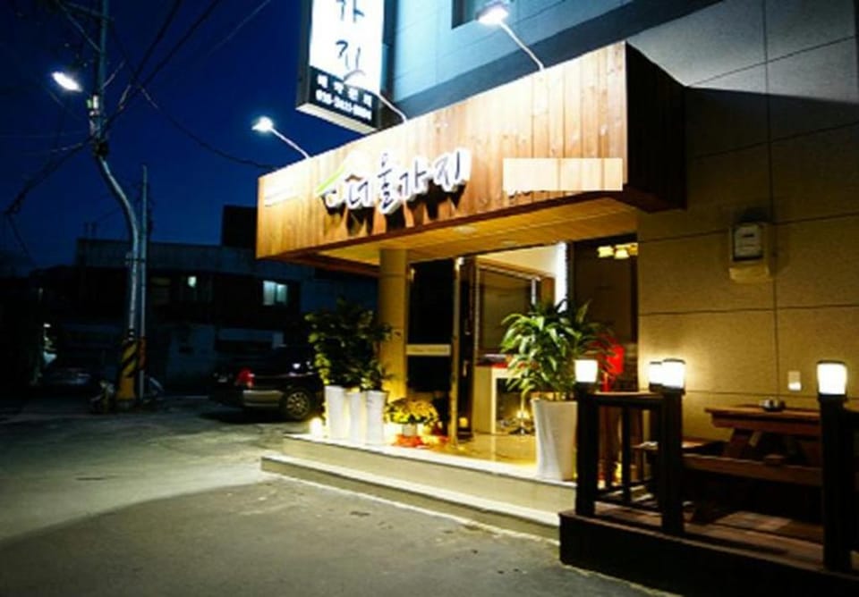 Jeonju hanokmaeul neoulgaji Bed and Breakfast in South Korea