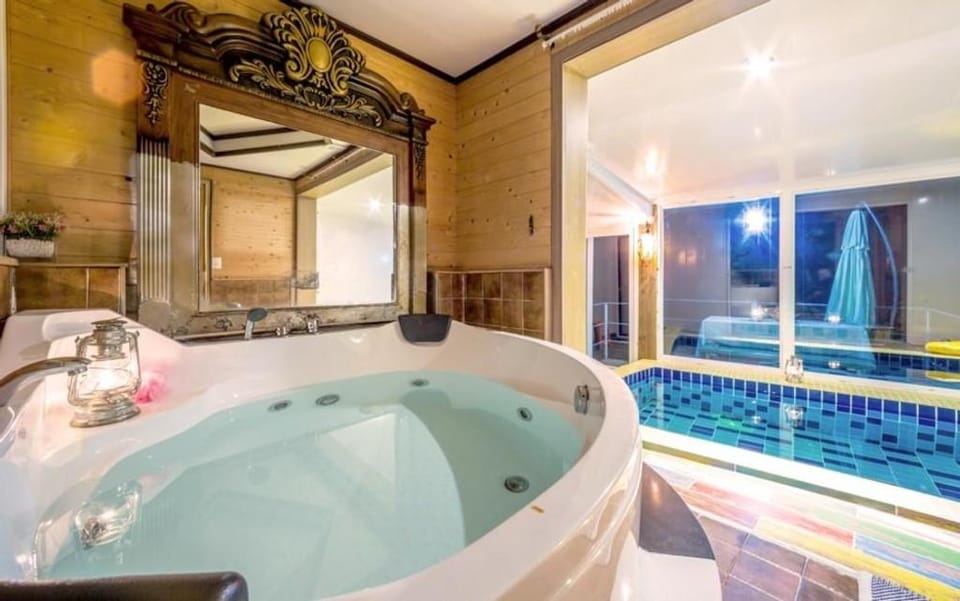 Gapyeong aqua velly poolvilla jeongaeksil poolvilla and spa Bed and Breakfast in Gyeonggi-do