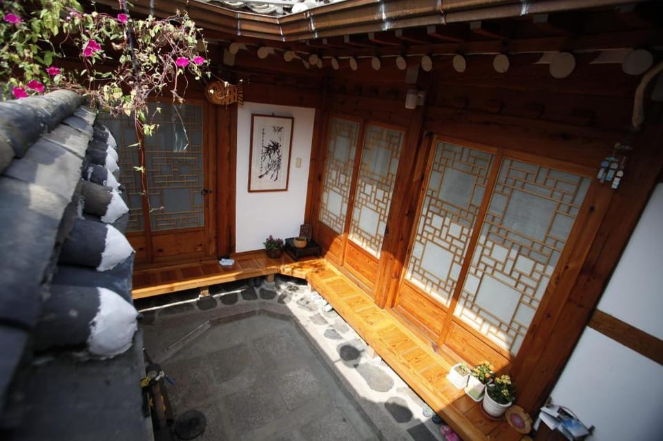 Jongro inwoo house (Korea Quality) Bed and Breakfast in Seoul