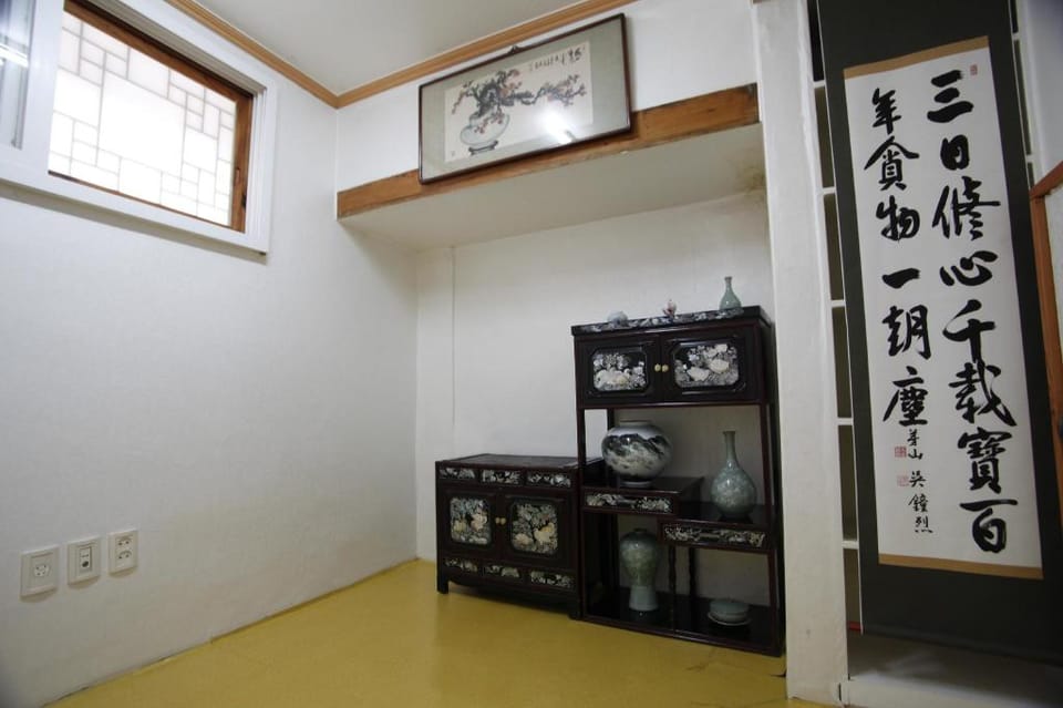 Jongro inwoo house (Korea Quality) Bed and Breakfast in Seoul
