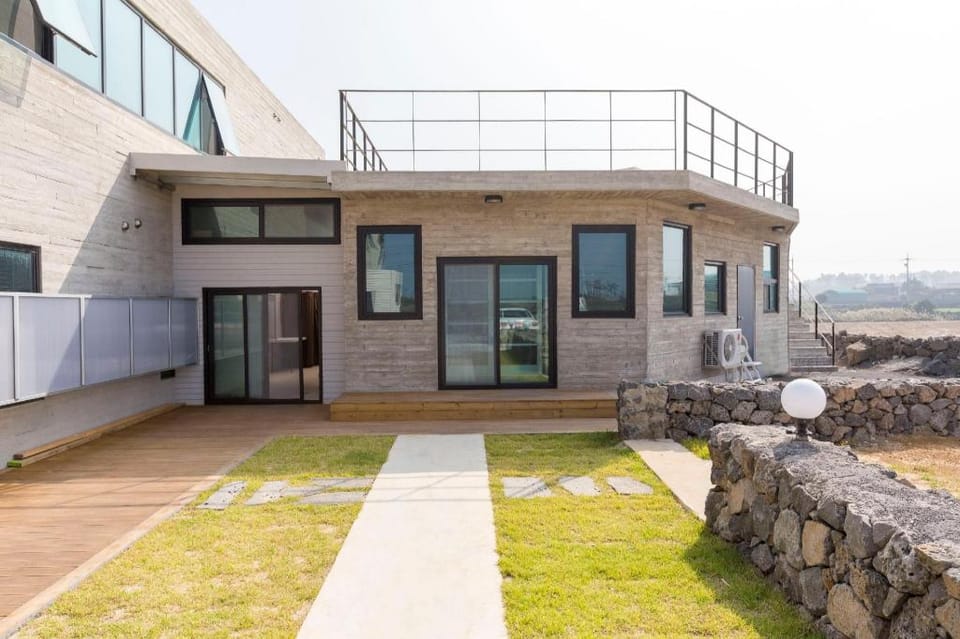jeju lunamar pension Bed and Breakfast in South Korea