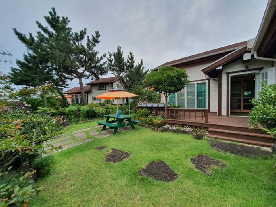 jeju neulpureon house Bed and Breakfast in South Korea