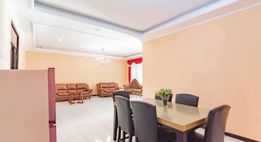 Shofy Guest House Syariah Mitra RedDoorz Hotel in Bandung