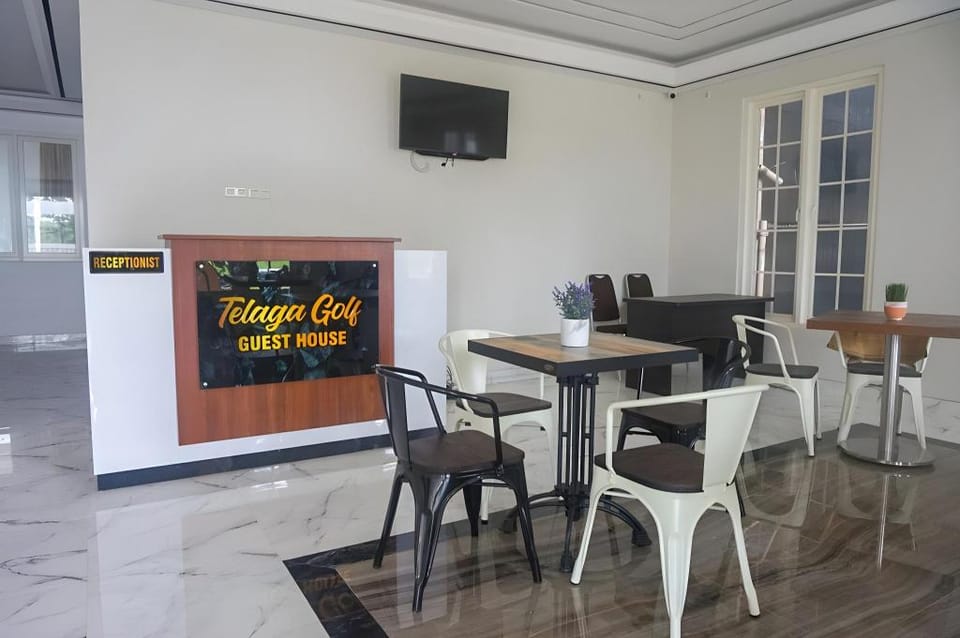 RedDoorz near Araya Family Club House Hotel in East Java