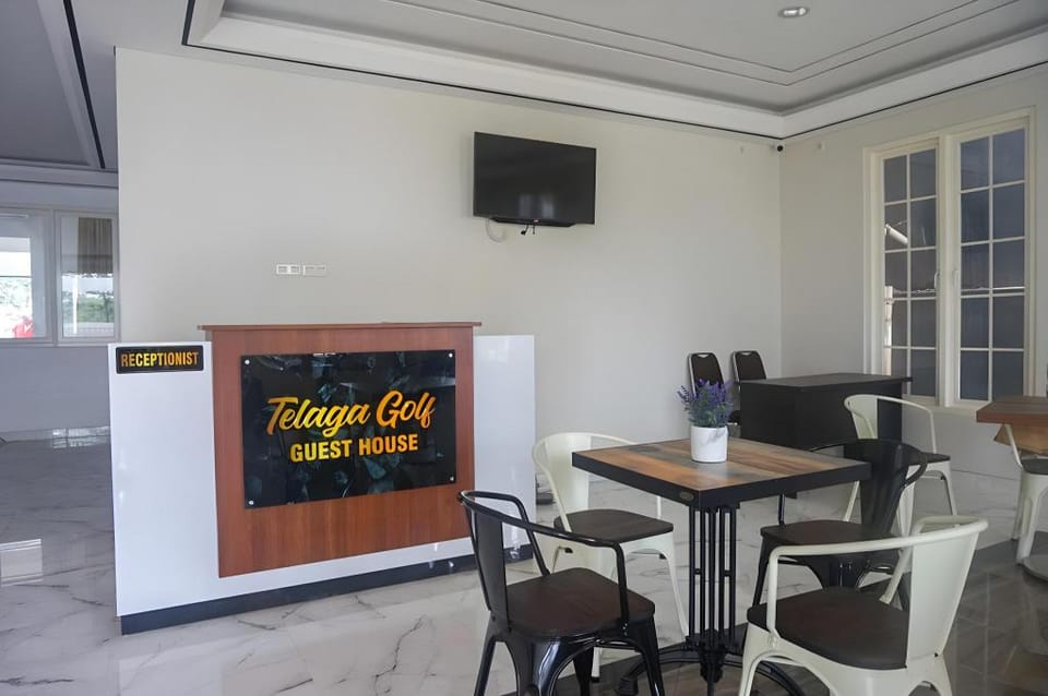 RedDoorz near Araya Family Club House Hotel in East Java