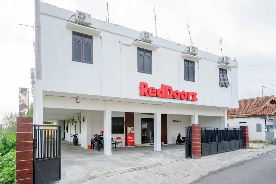 RedDoorz Syariah near Universitas Jenderal Soedirman 2 Hotel in Indonesia