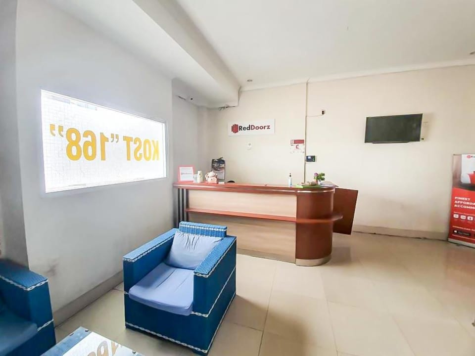 RedDoorz near Jalan Kolonel Haji Burlian Palembang Hotel in Indonesia