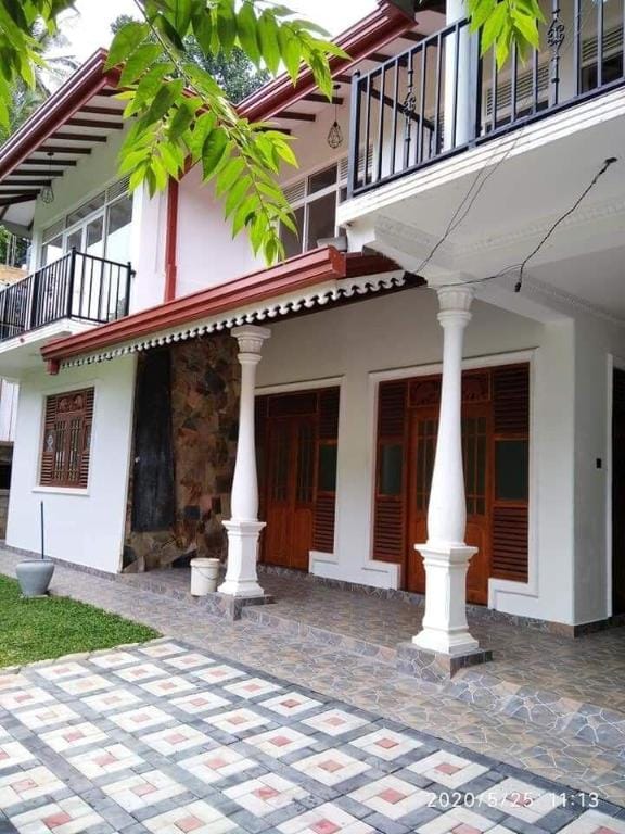Rb Tourist Inn Villa in Gangawatakorale