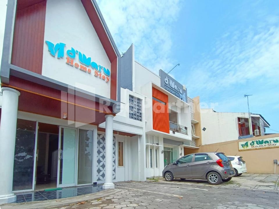 D'Waru Homestay Syariah near Jl Slamet Riyadi Mitra RedDoorz Hotel in Special Region of Yogyakarta