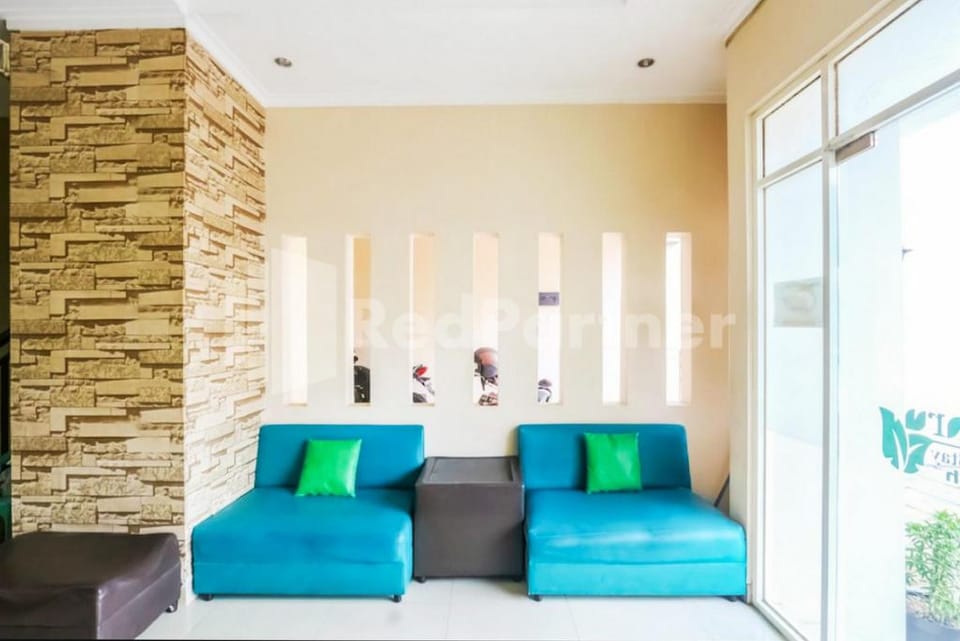 D'Waru Homestay Syariah near Jl Slamet Riyadi Mitra RedDoorz Hotel in Special Region of Yogyakarta