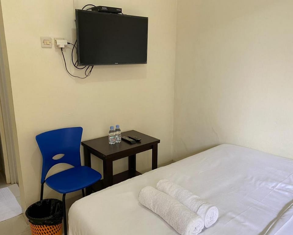 Jatiwinangun Homestay near GOR Satria Purwoketo Mitra RedDoorz Hotel in Indonesia