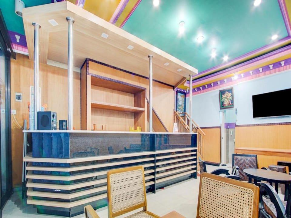 OYO 90179 Sybilla Cafe & Homestay Hotel in East Java