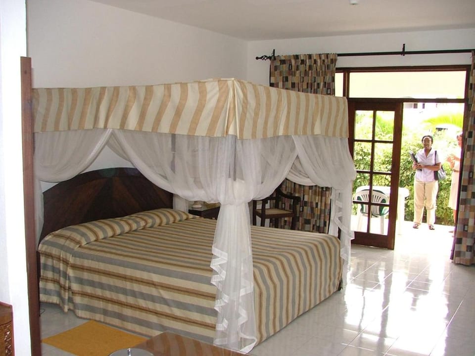 Woburn Residence Club. Bed and Breakfast in Malindi
