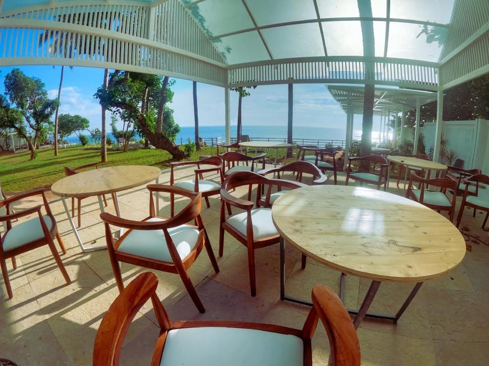 Elixir Cliff Beach Resort and Spa Hotel in Varkala