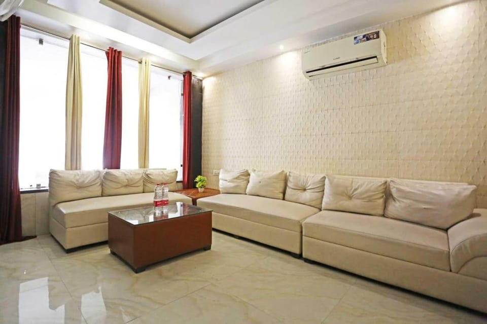 Hotel Iconic Suite - Near Delhi Airport Hotel in New Delhi
