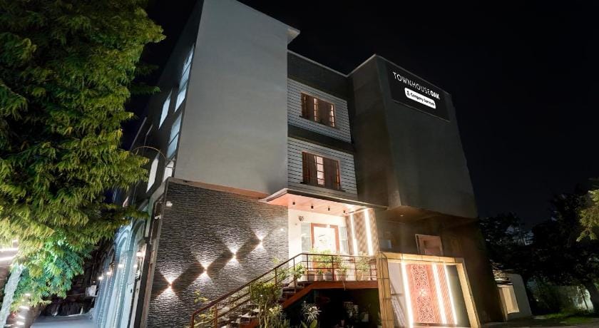 Super Townhouse Oak Arvindo Park Indira Nagar Formerly Rama Inn Hotel in Lucknow