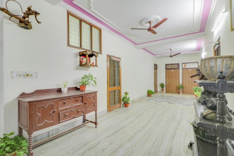 Capital O 76417 Heritage House Hotel in Uttar Pradesh