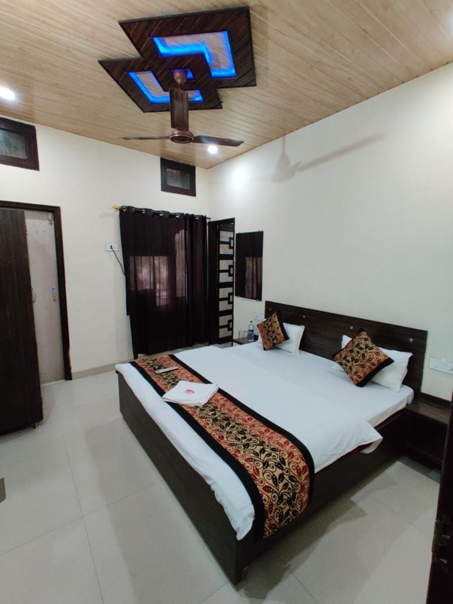 Hotel RUJHAN - Just 2 Minute walking Distance From Golden Temple Bed and Breakfast in Punjab, India