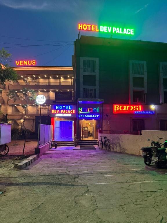 Hotel Dev Palace Hotel in Ahmedabad