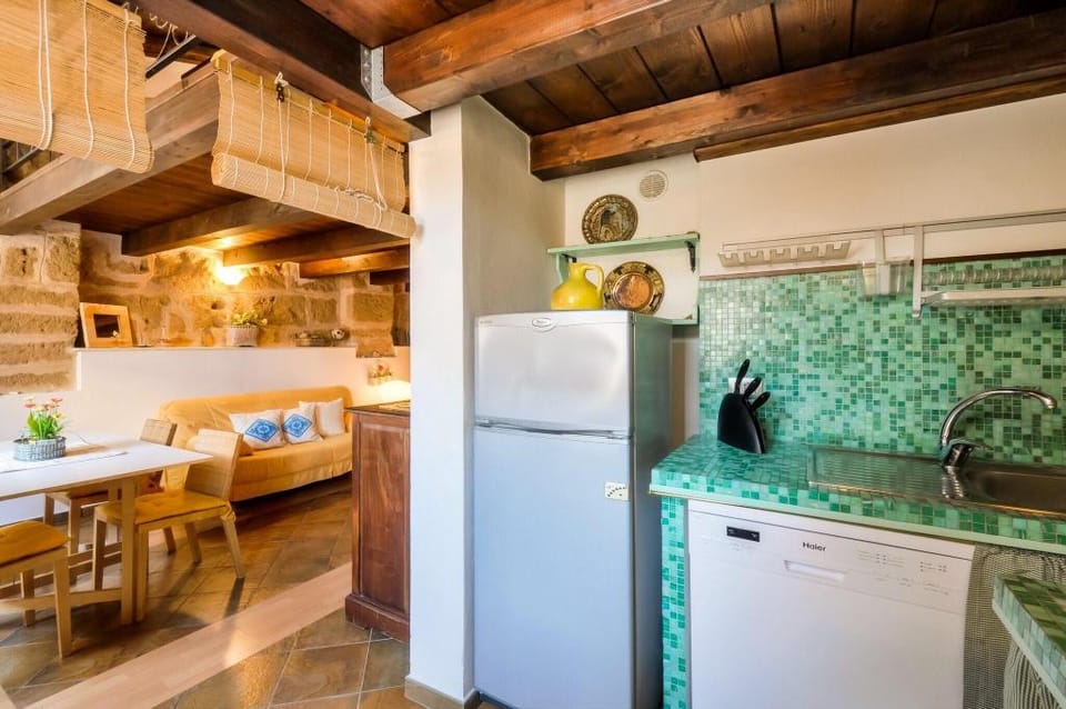 Alghero Old Town Charm - Sardinia Apartment in Alghero
