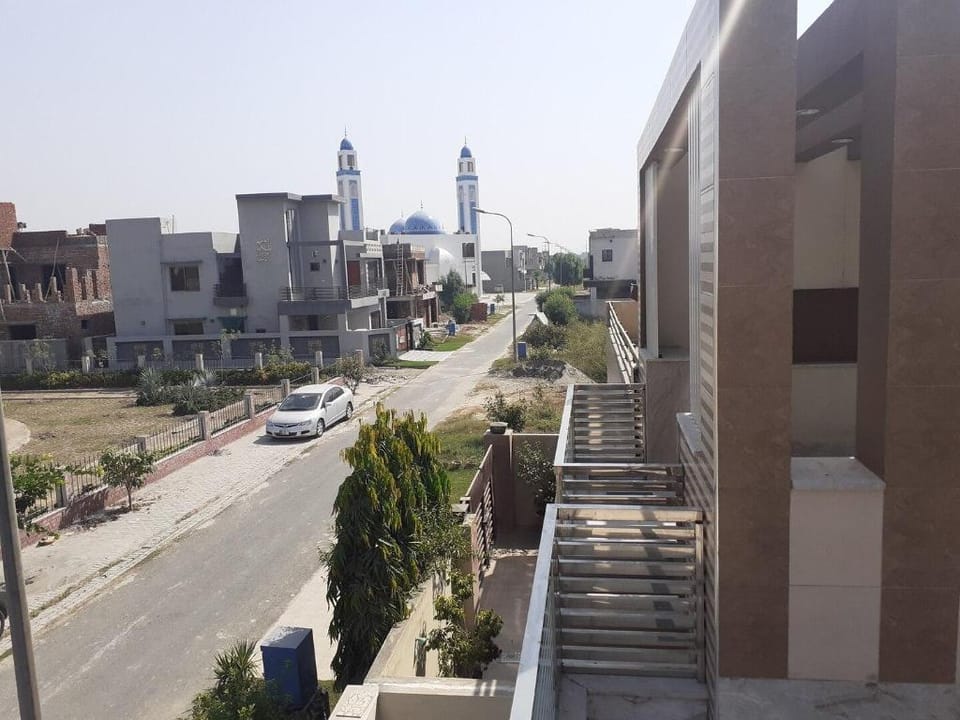 Luxurious House with affordable price Vacation rental in Lahore