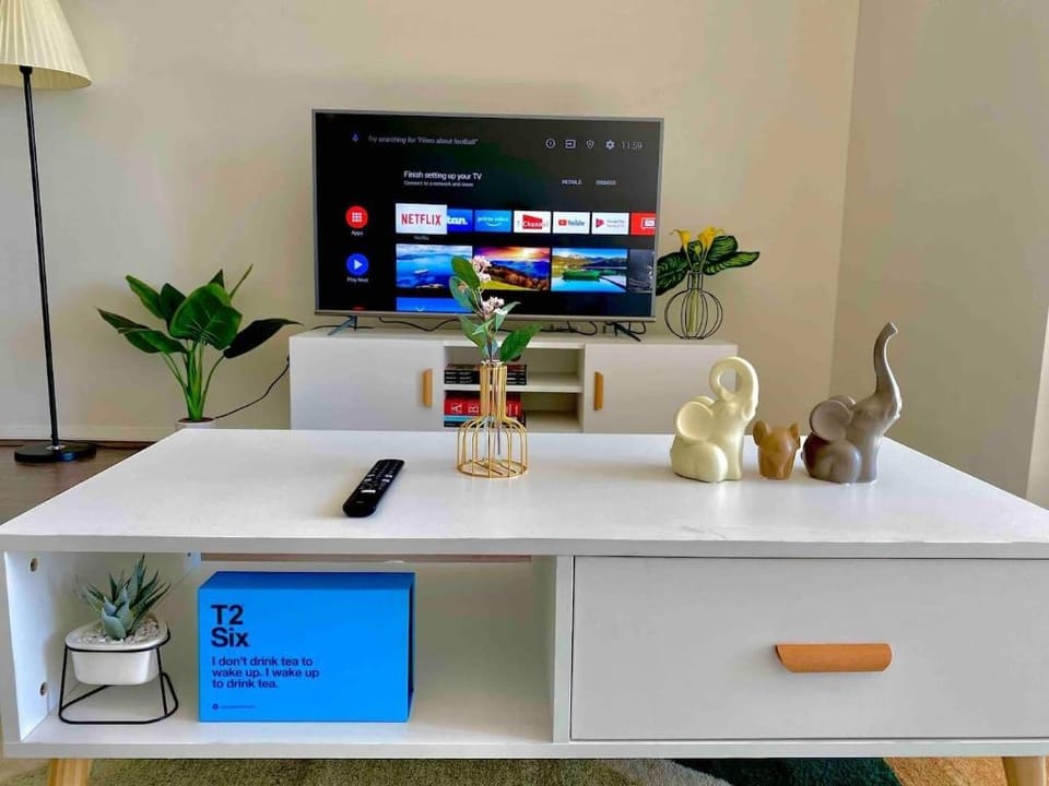 Waterfront Apartment & Unlimited Netflix Apartment in Sydney