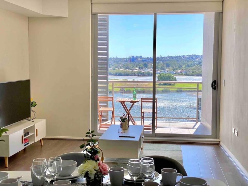 Waterfront Apartment & Unlimited Netflix Apartment in Sydney