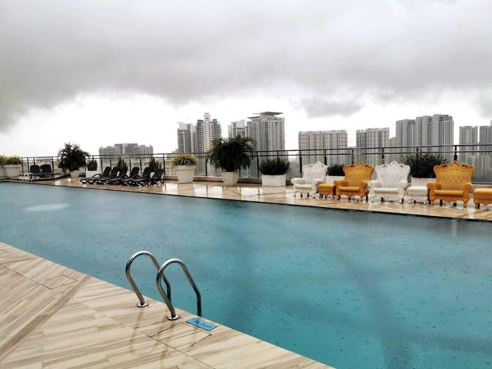 Five-Star Hotel Residences near Mont Kiara Apartment in Petaling Jaya