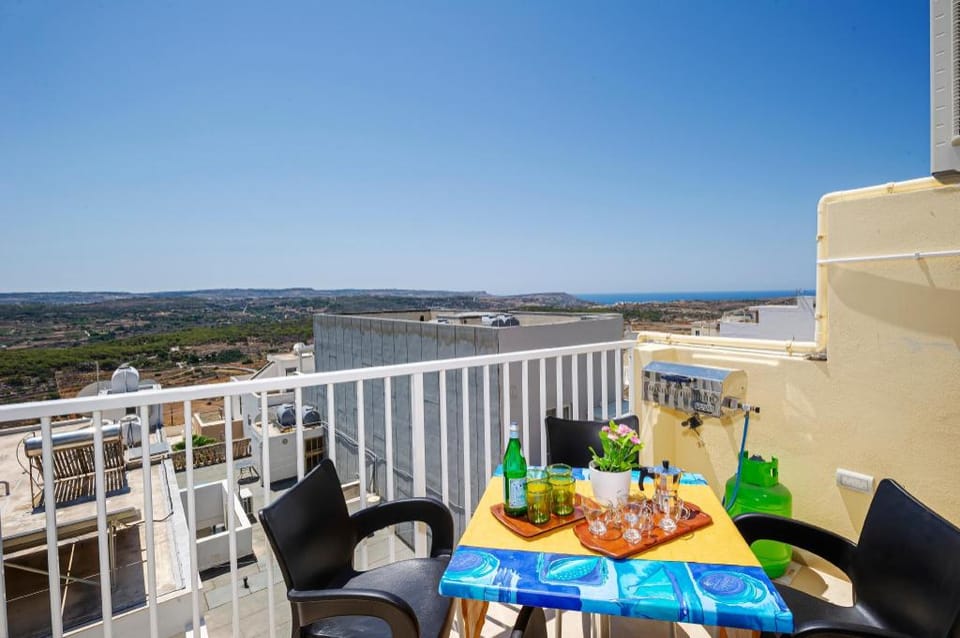 Summer Breeze Superior Apartment Apartment in Saint Paul's Bay