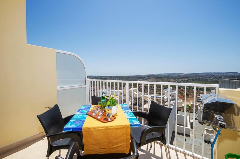 Summer Breeze Superior Apartment Apartment in Saint Paul's Bay