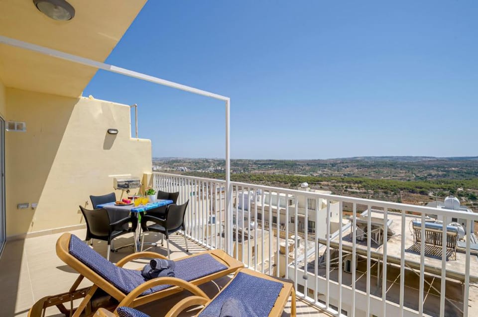 Summer Breeze apartment with Panoramic terrace Apartment in Saint Paul's Bay