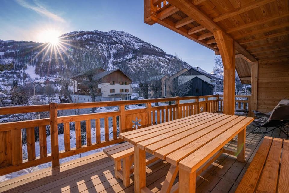 Chalet Le Lorgnon Chalet in Saint-Chaffrey